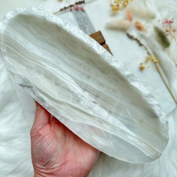 Gorgeous Large Hand Carved Onyx Bowl - Picture 3 of 8